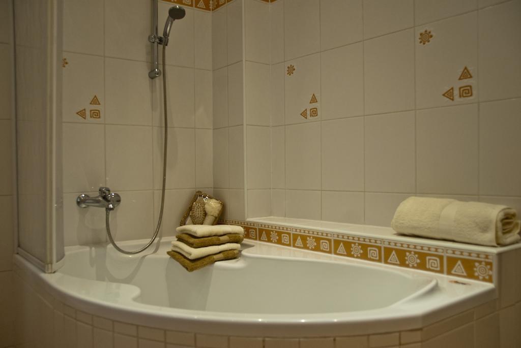 Apartman U Kolonady Karlovy Vary Rom bilde